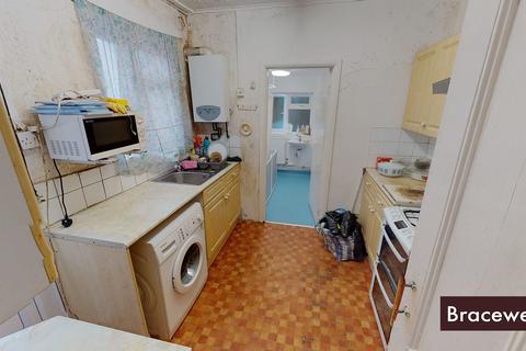 61 Station Crescent, London, N15 5BG