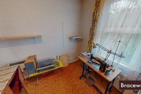 61 Station Crescent, London, N15 5BG