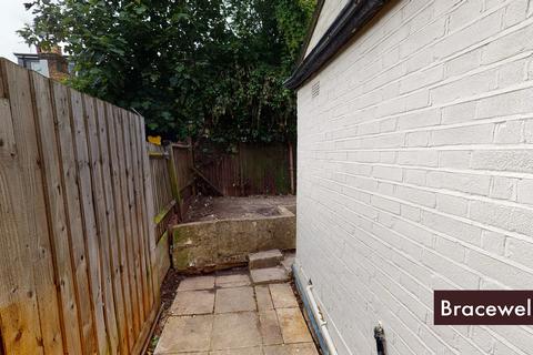 61 Station Crescent, London, N15 5BG