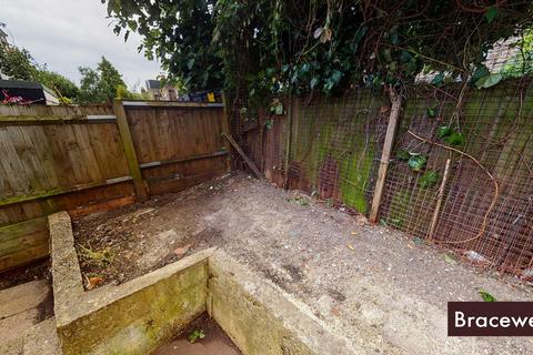 61 Station Crescent, London, N15 5BG