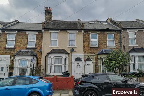 61 Station Crescent, London, N15 5BG