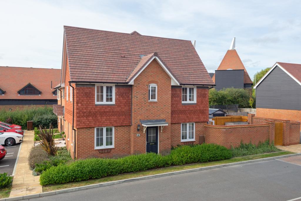 Southfields Way, Harrietsham 3 bed end of terrace house £350,000