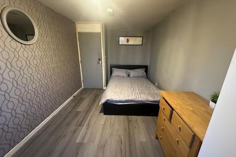undefined, Room 4, Ilsham Grove