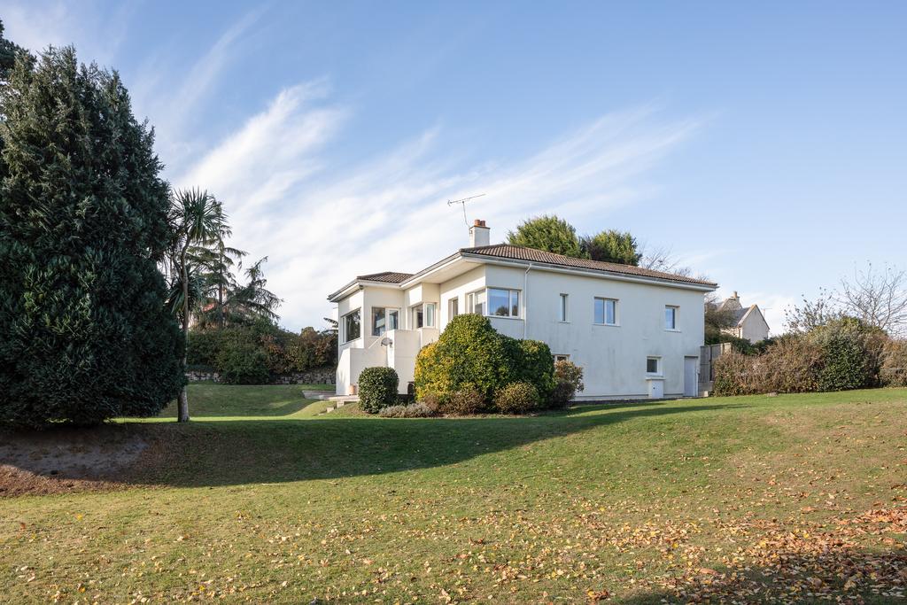 La Route Des Jersey 4 bed detached house to rent £4,500 pcm