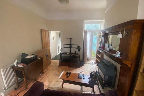 129 Farnham Road, Handsworth, Birmingham, B21 8EF