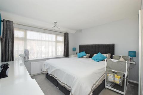 16 Sheppey Close, Erith, DA8 2JX