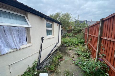 22 Barker Street, Oldbury, B68 9UQ
