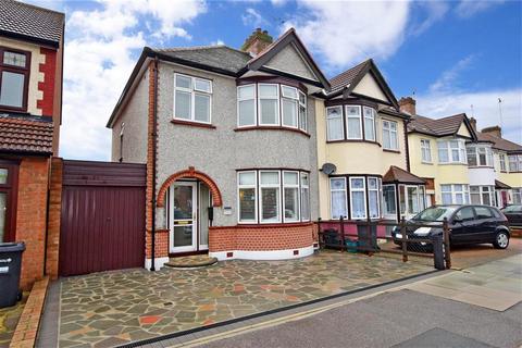 45 Reynolds Avenue, Chadwell Heath, Romford, RM6 4NT