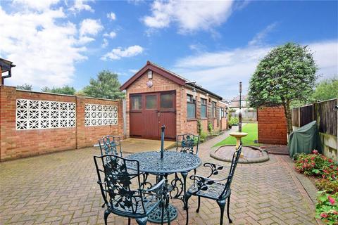 45 Reynolds Avenue, Chadwell Heath, Romford, RM6 4NT