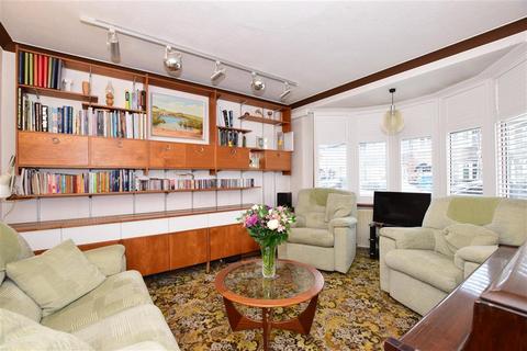 45 Reynolds Avenue, Chadwell Heath, Romford, RM6 4NT