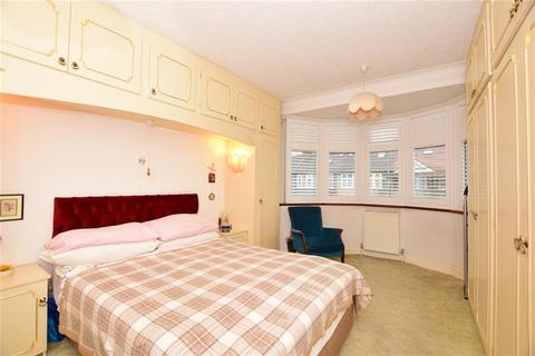 45 Reynolds Avenue, Chadwell Heath, Romford, RM6 4NT