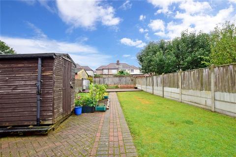 45 Reynolds Avenue, Chadwell Heath, Romford, RM6 4NT