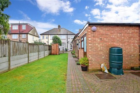 45 Reynolds Avenue, Chadwell Heath, Romford, RM6 4NT