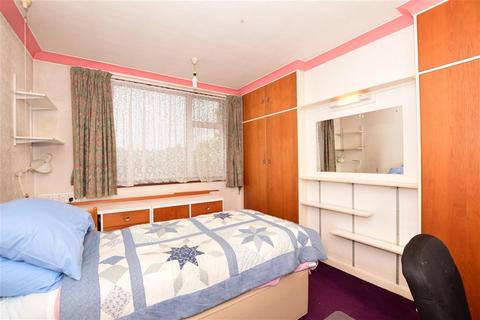 45 Reynolds Avenue, Chadwell Heath, Romford, RM6 4NT