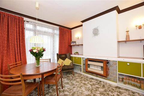 45 Reynolds Avenue, Chadwell Heath, Romford, RM6 4NT
