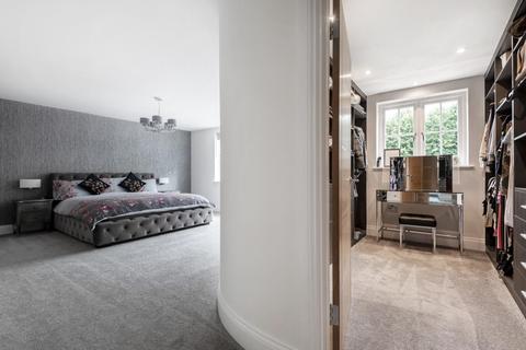 Chapel Porth Fearn Close, East Horsley, Leatherhead, KT24 6AD