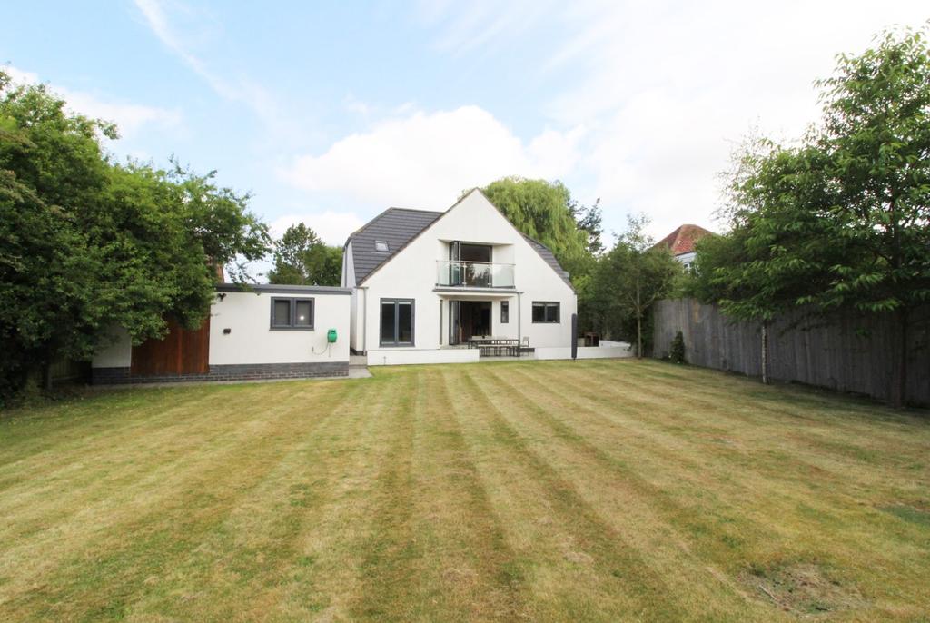 Hull Bridge Road, Tickton, East Yorkshire, HU17 5 bed detached house
