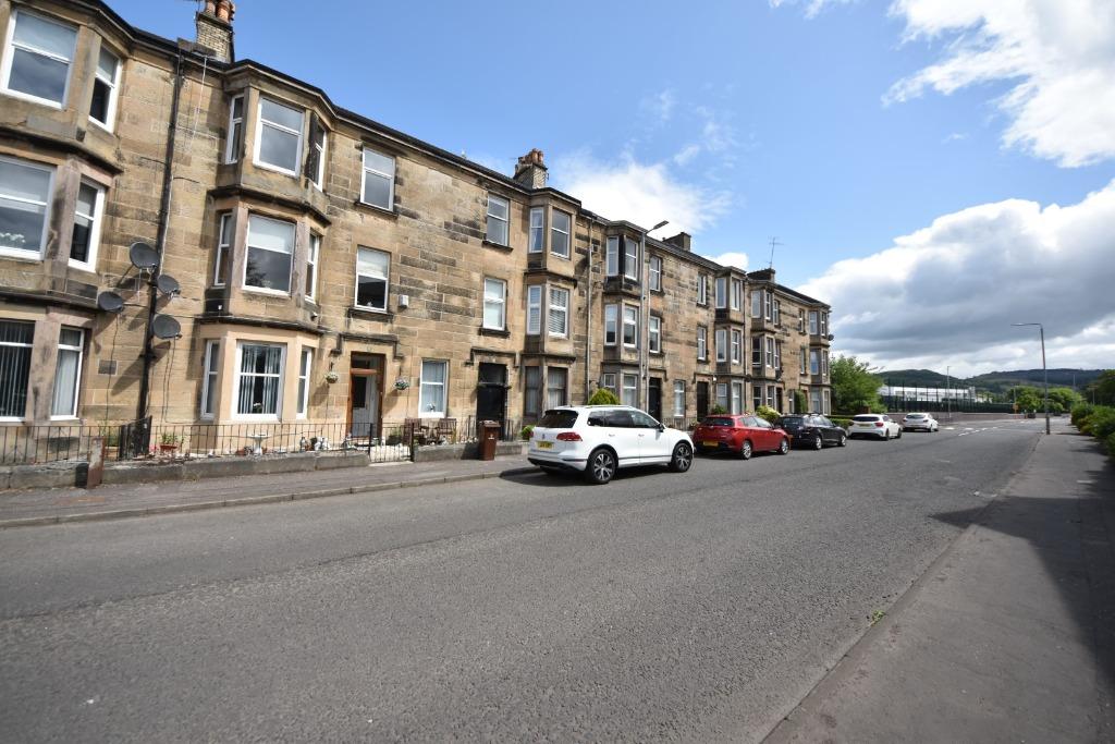 Hartfield Gardens, Dumbarton, West Dunbartonshire, G82 2 bed flat £96,000