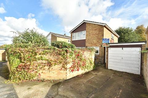 3 bedroom detached house to rent, Sunningdale Avenue, Mildenhall, Bury St.Edmunds, Suffolk, IP28