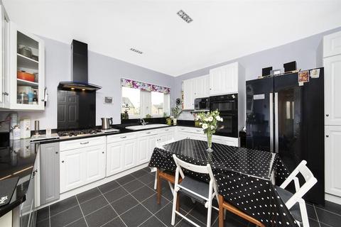4 bedroom detached house for sale - Well Close, Addingham, LS29