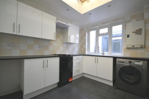 2 bedroom flat to rent, Portsmouth Road, Southampton