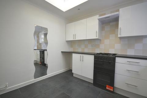 2 bedroom flat to rent, Portsmouth Road, Southampton