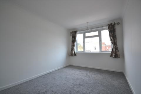 2 bedroom flat to rent, Portsmouth Road, Southampton