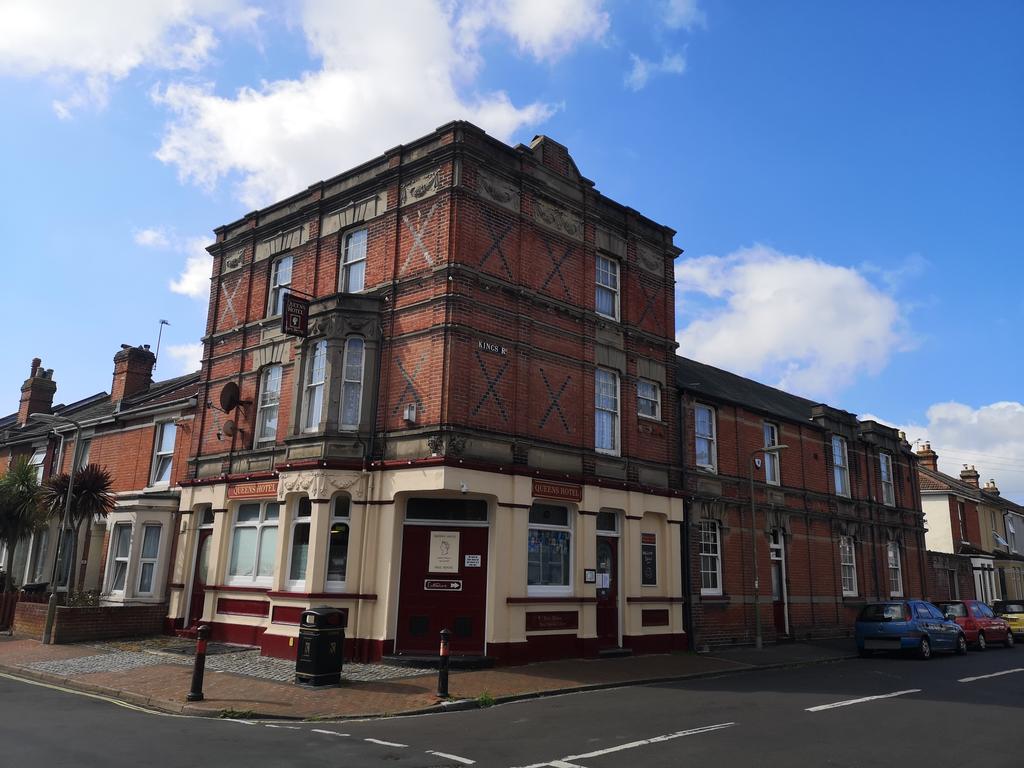 Queens Road, Gosport PO12 5 bed end of terrace house £375,000