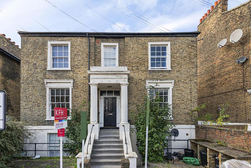 Balham Grove, Balham 2 bed flat for sale £525,000