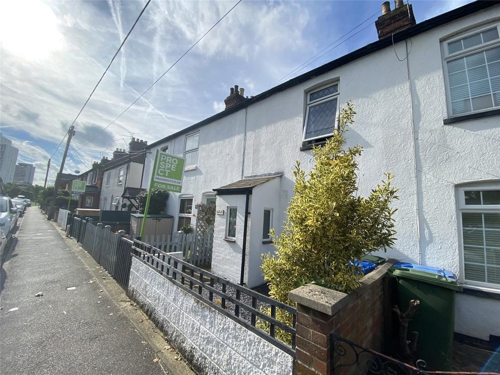 Binfield Road, Bracknell, Berkshire, RG42 2 bed terraced house £340,000