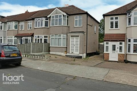 19 Amery Gardens, Romford, RM2 6RX