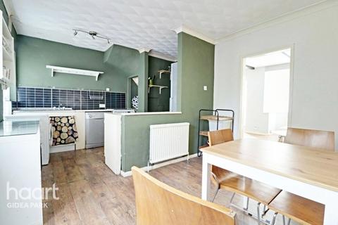 19 Amery Gardens, Romford, RM2 6RX
