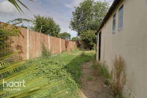 19 Amery Gardens, Romford, RM2 6RX