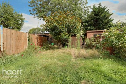 19 Amery Gardens, Romford, RM2 6RX