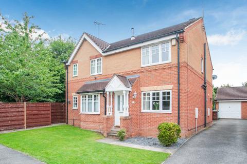 2 bedroom semi-detached house to rent, Martin Close, Morley