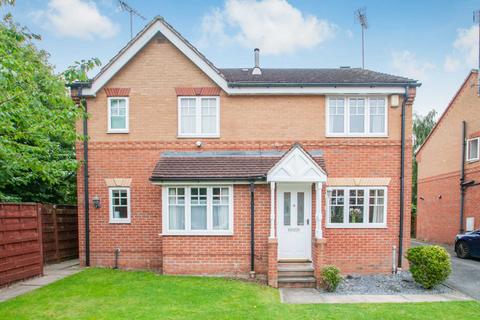 2 bedroom semi-detached house to rent, Martin Close, Morley