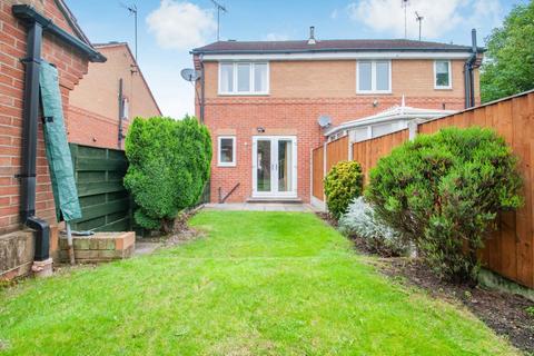 2 bedroom semi-detached house to rent, Martin Close, Morley