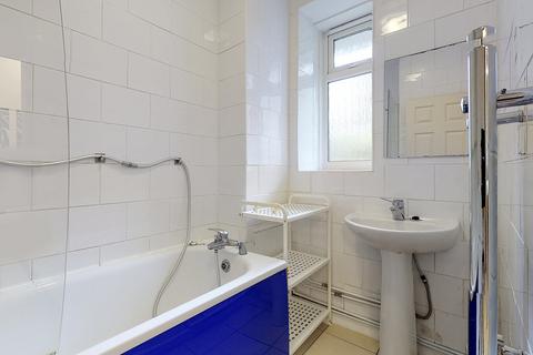 2 bedroom flat to rent, Balmoral House, Portland Rise, London, N4