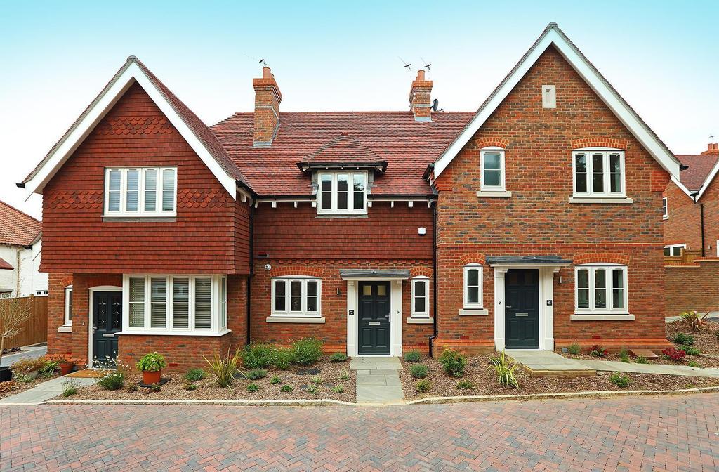 The Street, Wrecclesham, GU10 2 bed terraced house £475,000