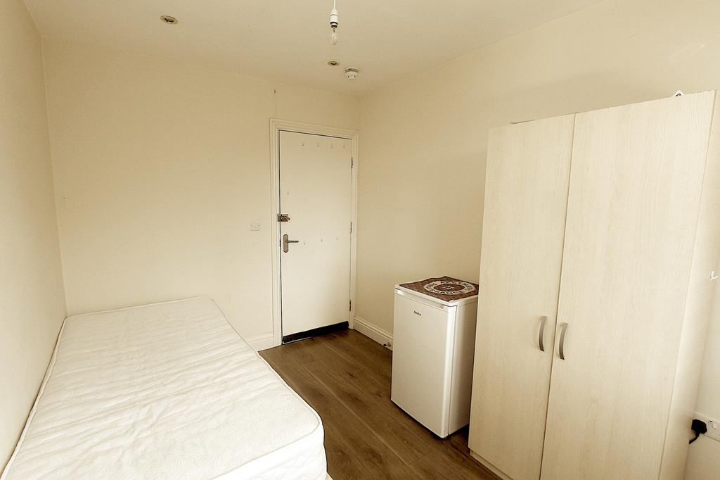 Central Road, MORDEN, SM4 1 bed in a house share £500 pcm (£115 pw)