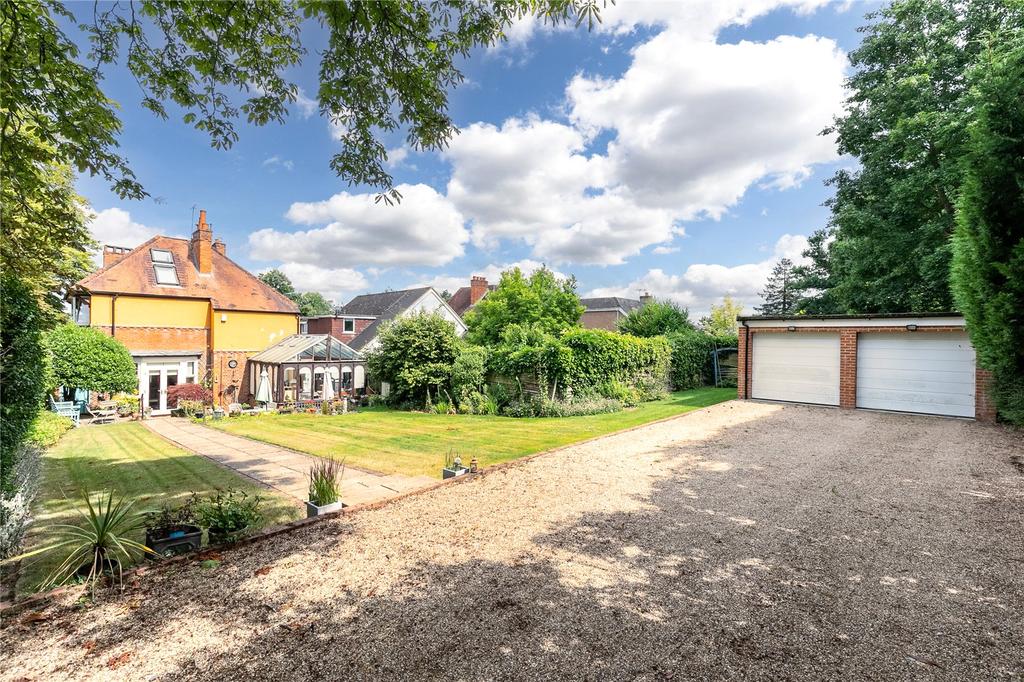 Braywick Road, Maidenhead, SL6 4 bed detached house £1,100,000