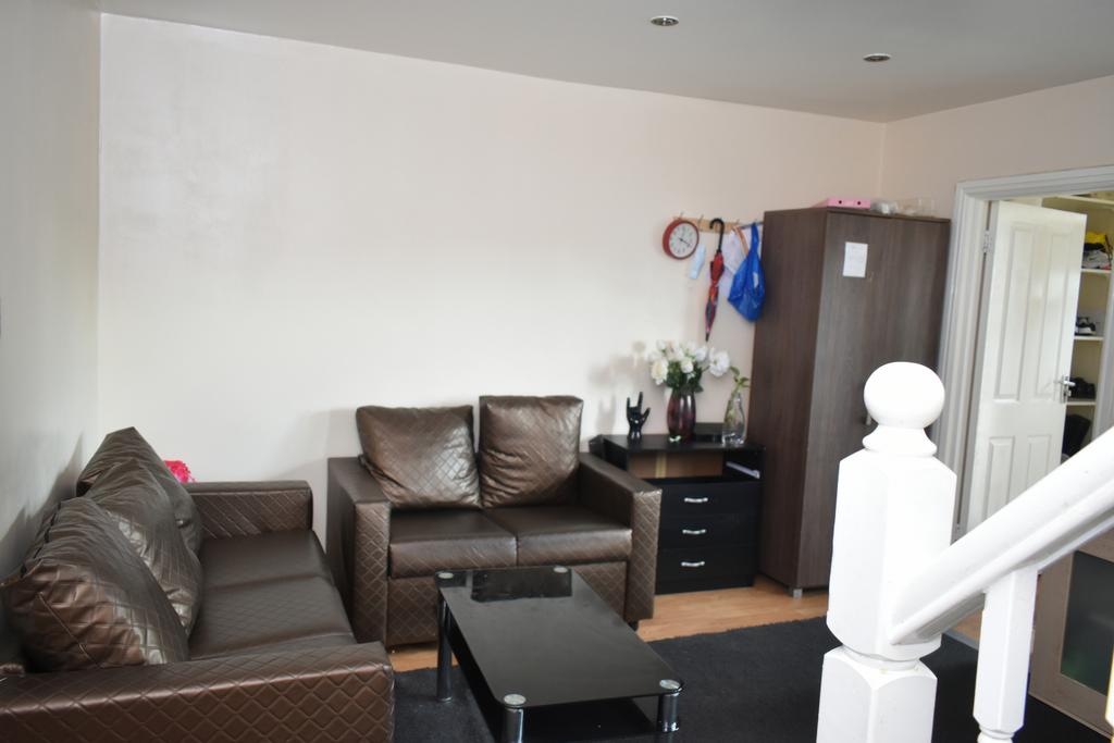 5 Bedroom Flat In South Harrow