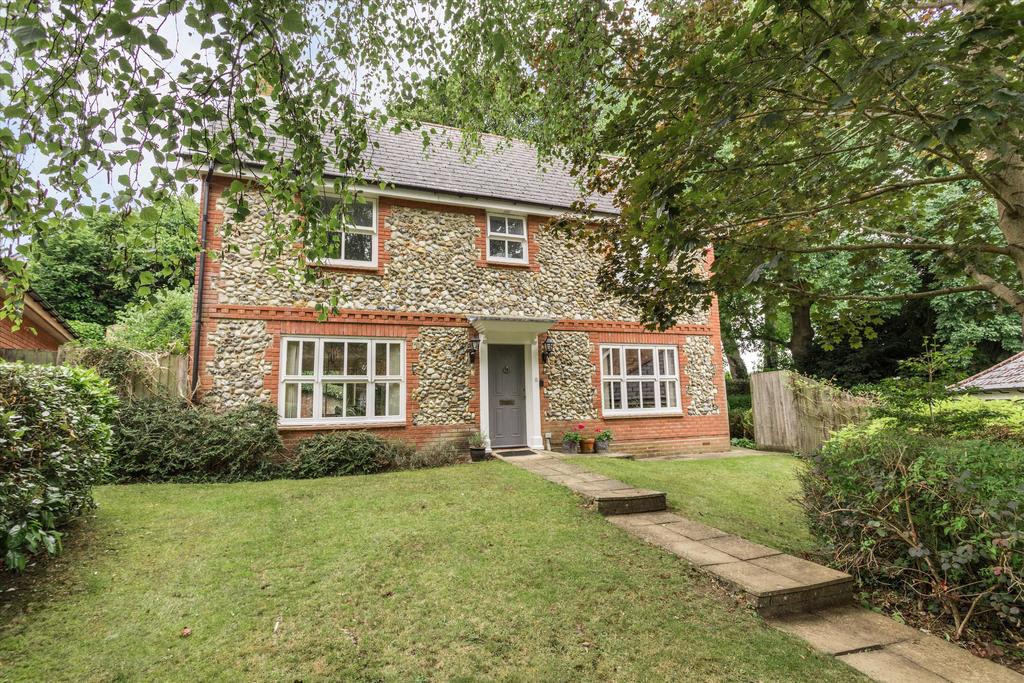 Beechcroft, Chesham Road, Berkhamsted, Hertfordshire, HP4 3 bed detached house £1,150,000