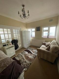 House share to rent, Tomswood Road,