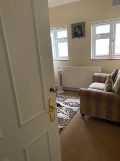 House share to rent, Tomswood Road,