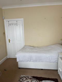 House share to rent, Tomswood Road,