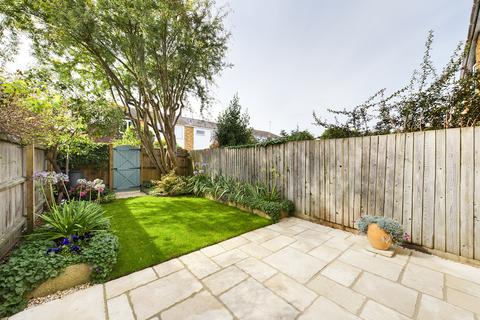 18 Gainsborough Close, Cambridge, CB4 1SY