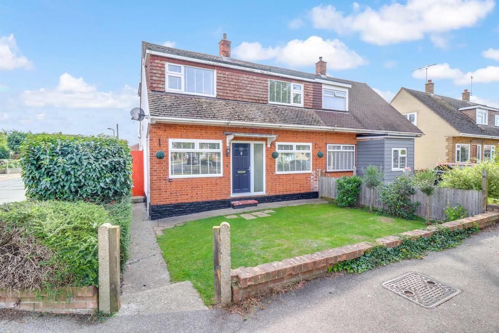 Danesfield, Benfleet 3 bed semidetached house £350,000