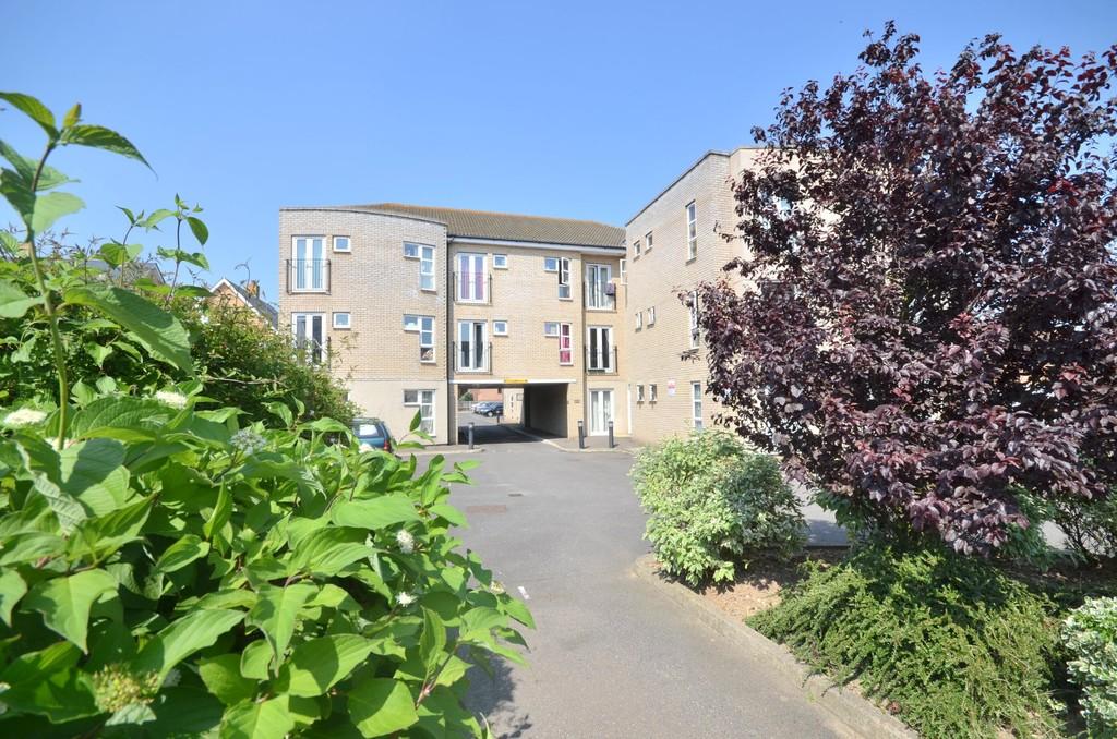 Red Barn Road, Brightlingsea, CO7 0HX 2 bed apartment £150,000