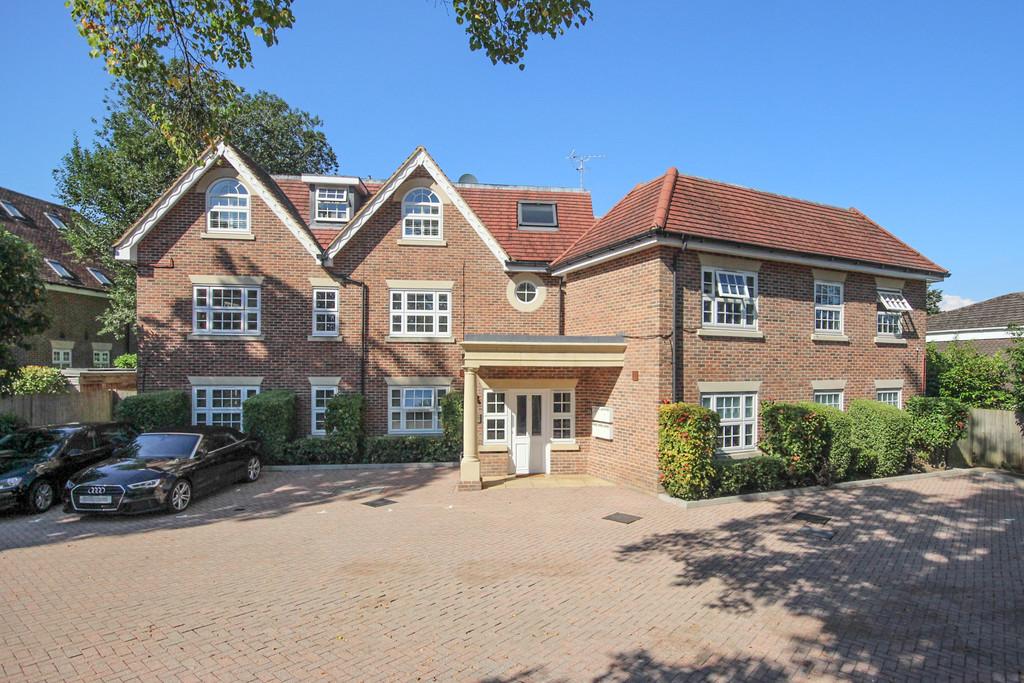 Rectory Road, Wokingham 2 bed apartment £345,000